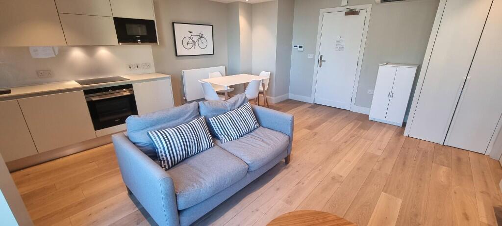 Main image of property: Wellesley Road, Croydon, London, CR0