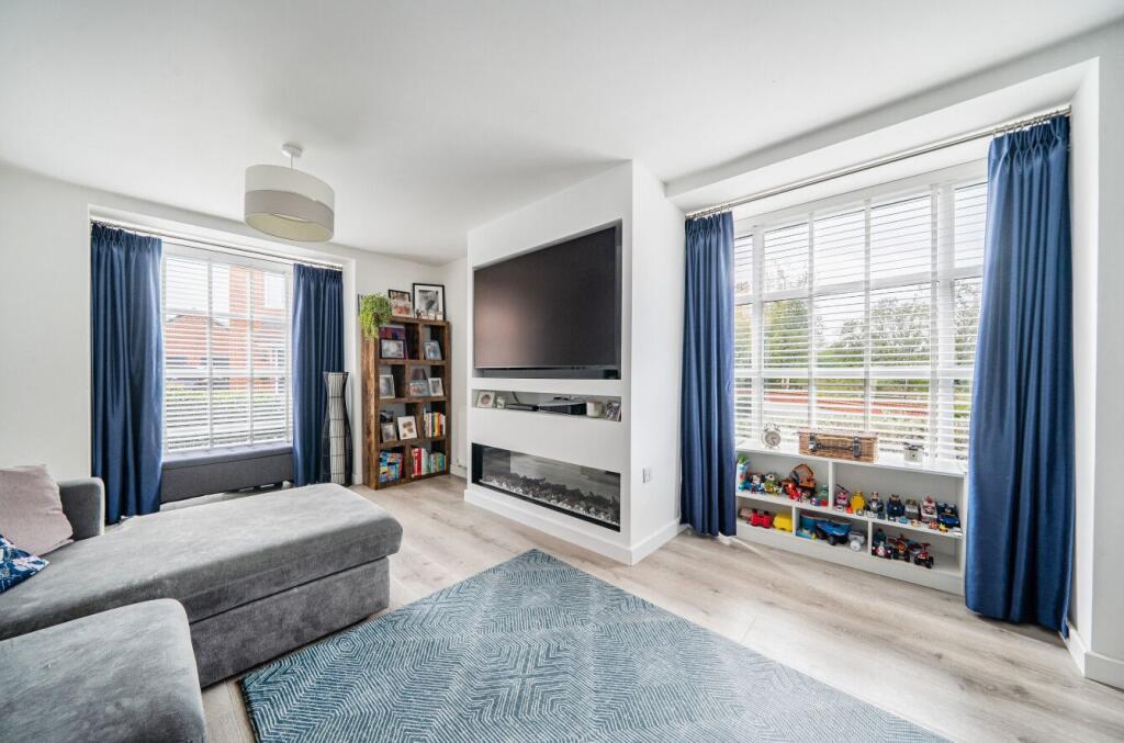 Ifould Crescent, Wokingham photo 4