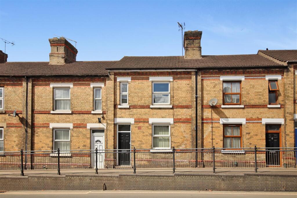 Main image of property: NN10, High Street, Higham Ferrers,