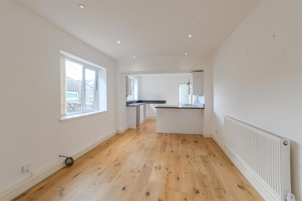 House in Barry, Cwm Talwg - View 4