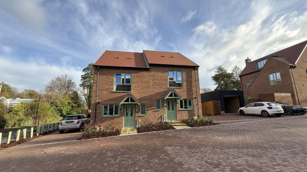 Main image of property: Holland Close,
Midhurst,
GU29 9GG