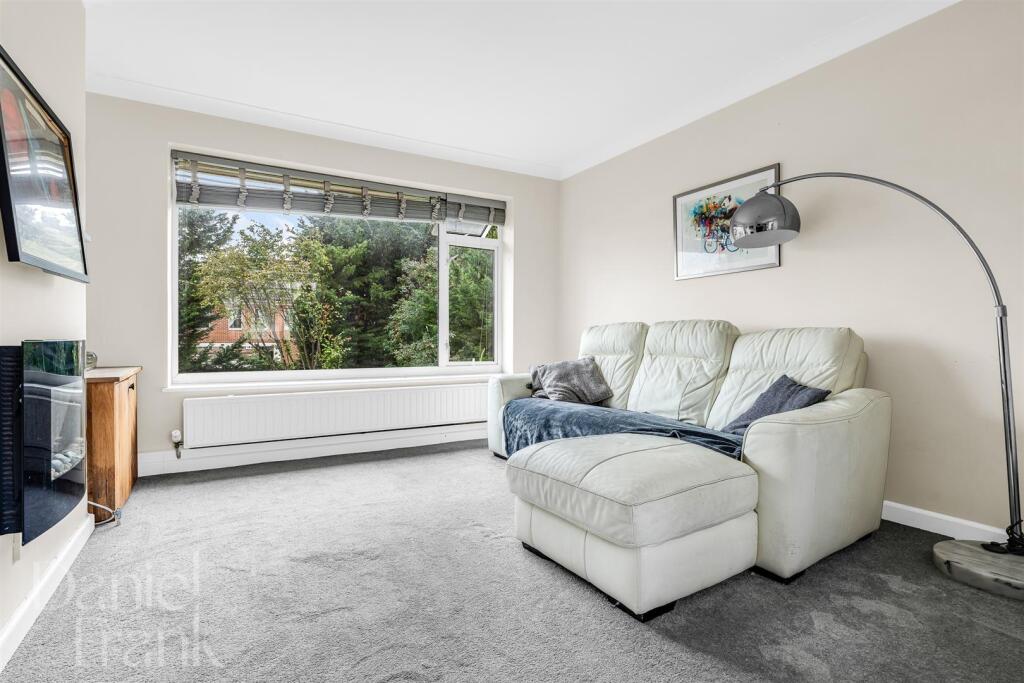 Lower Park Road, Loughton photo 2