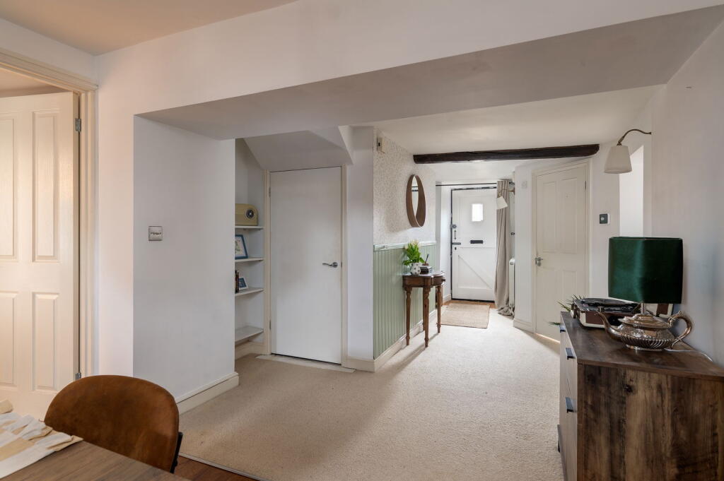 House in Finedon, North Northamptonshire - More
