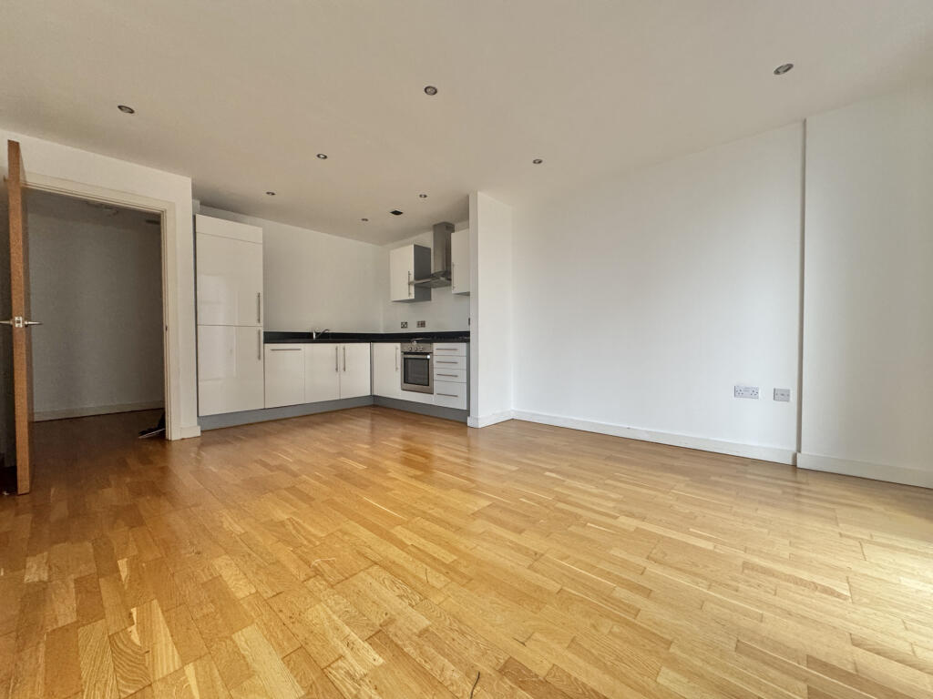 Millennium Tower, 250 The Quays, Salford, M50 photo 3