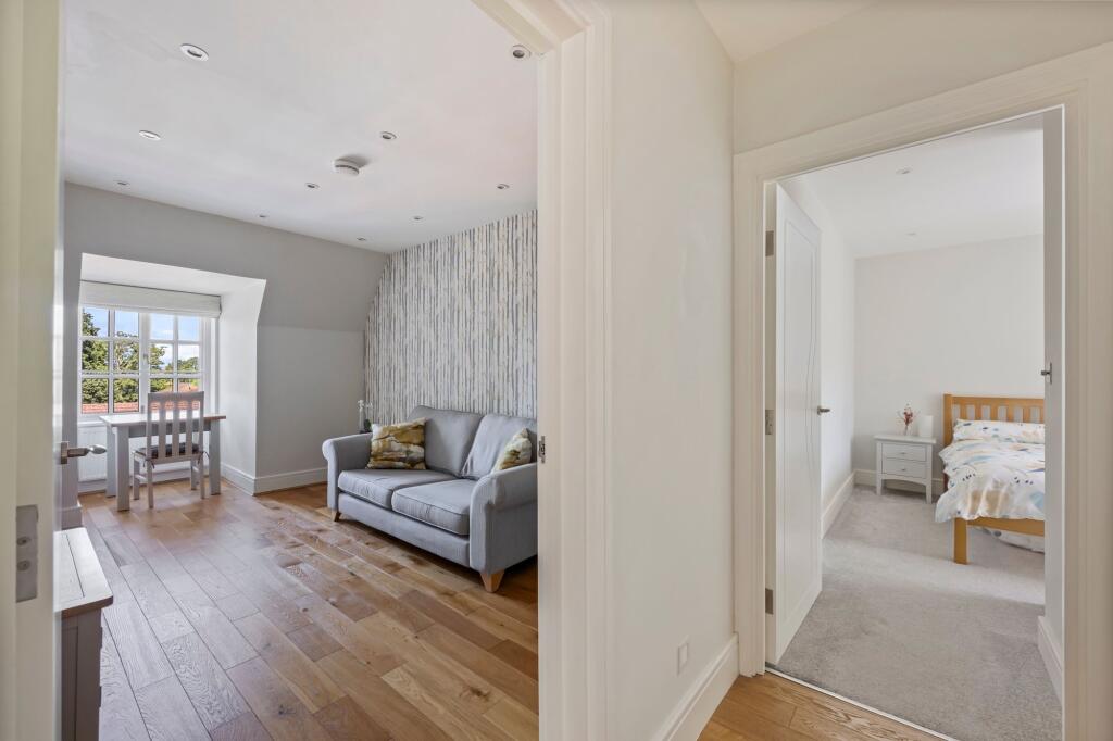Apartment in Redhill - More