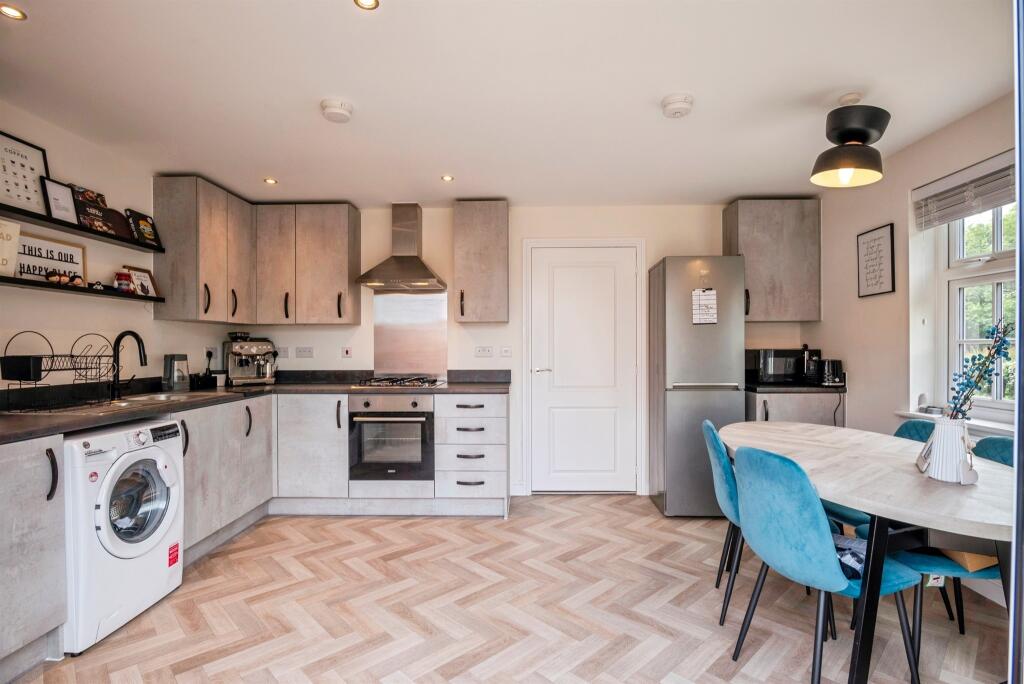 Leasowe Place, Rushwick, WORCESTER photo 4