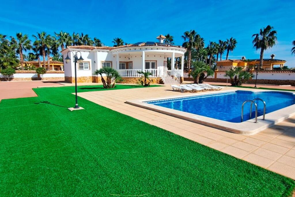 Main image of property: Catral