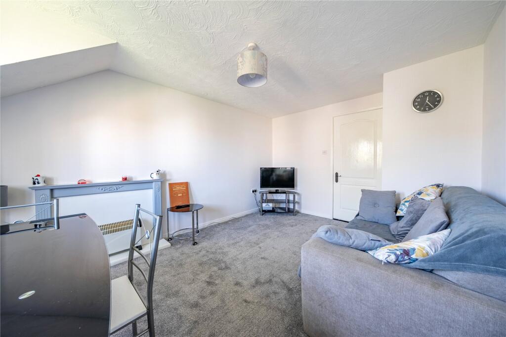 Apartment in Leeds, Park Villas, Roundhay - View 3