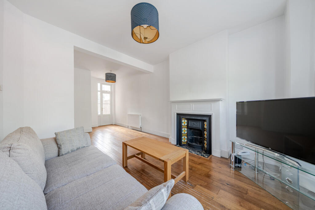 House in London, Merton - View 2