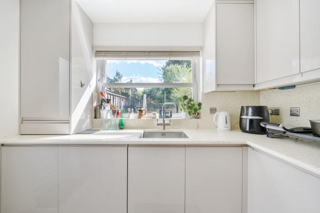 House in London - View 3