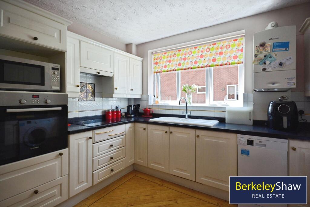 Apartment in Sefton, Liverpool City Region - View 3