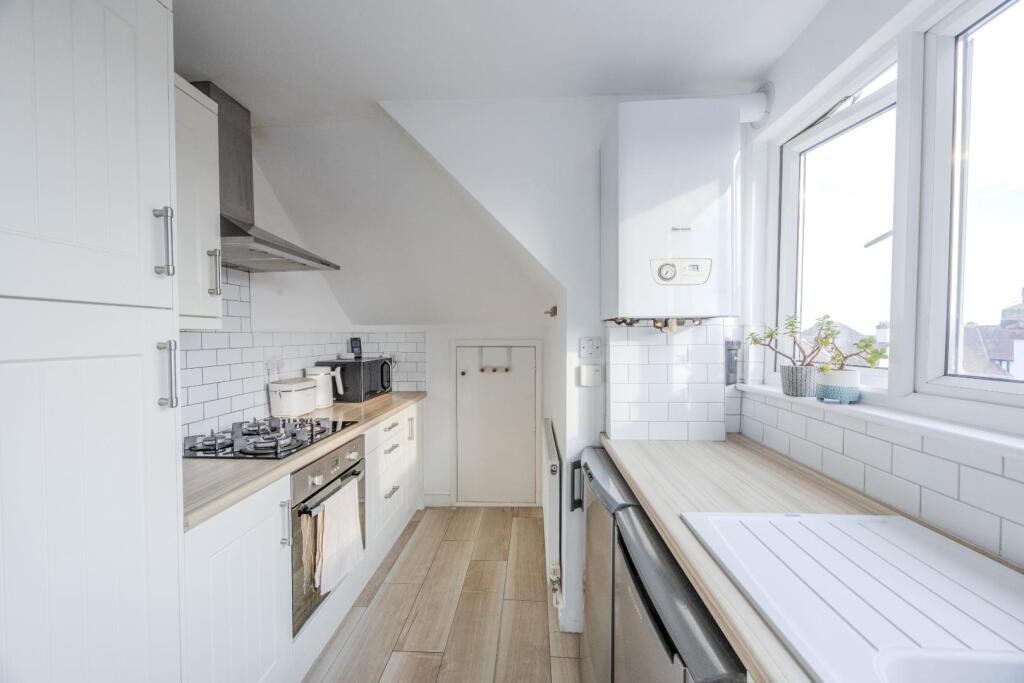 Apartment in Southend-on-Sea, Essex - View 3