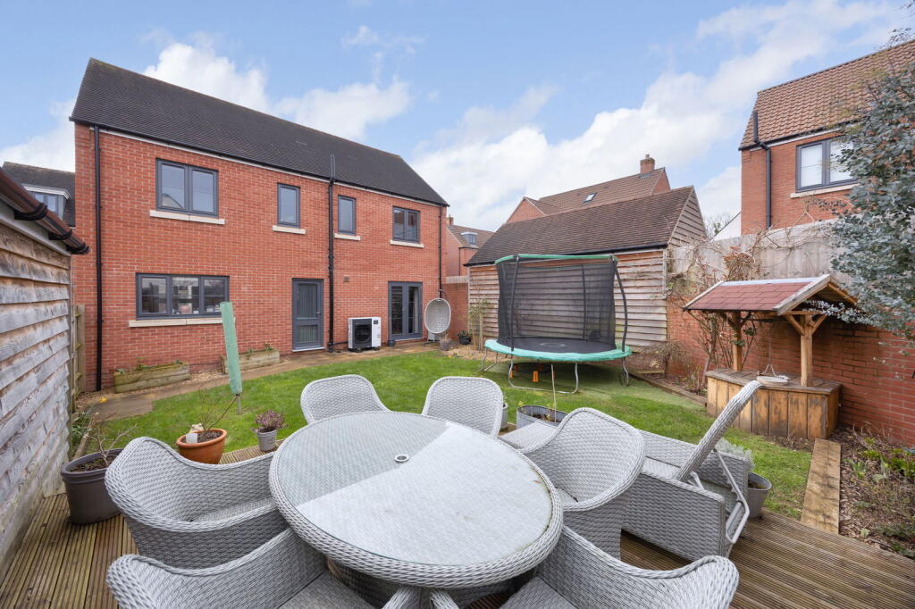 Strawberry Fields, Easterton, Wiltshire, SN10 4BB photo 2