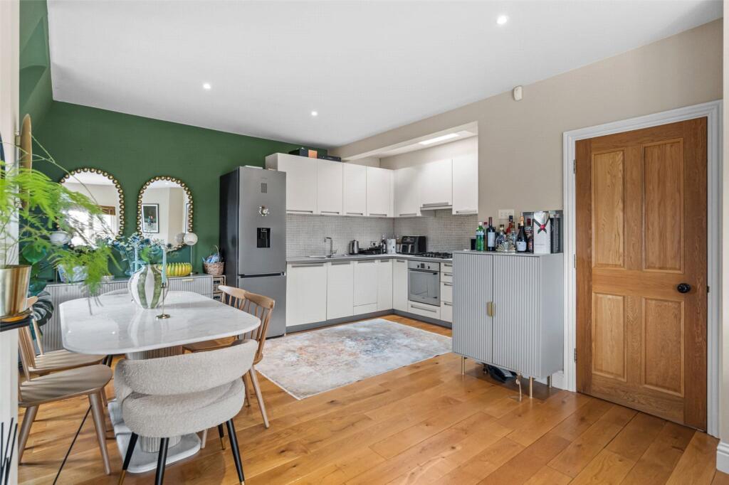 Apartment in Hampton Hill, The Beveree, Hampton - View 5