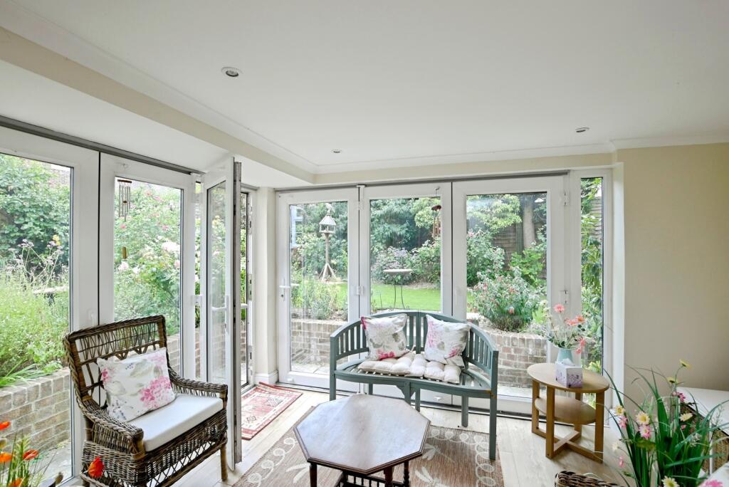 Poplar Way, Midhurst, West Sussex, GU29 photo 4