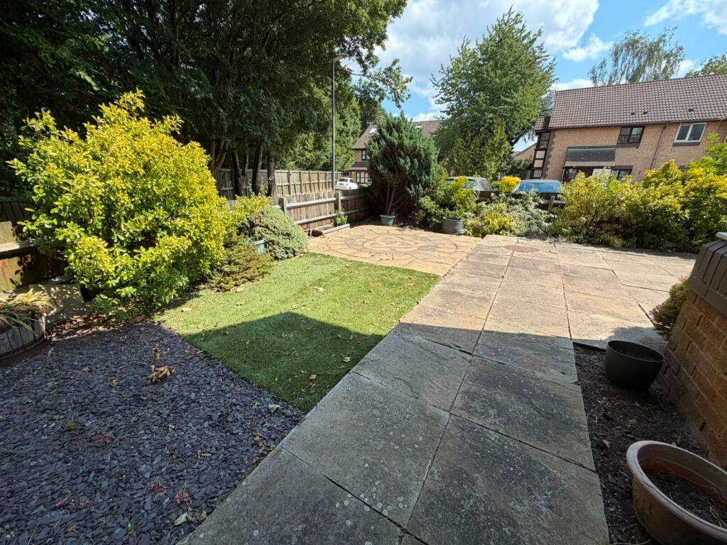 Collingwood Drive, London Colney, AL2 - View 2