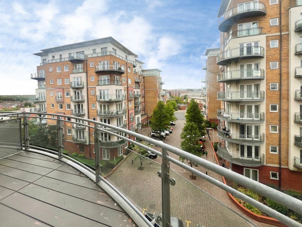 House in Basingstoke and Deane, Basingstoke - More