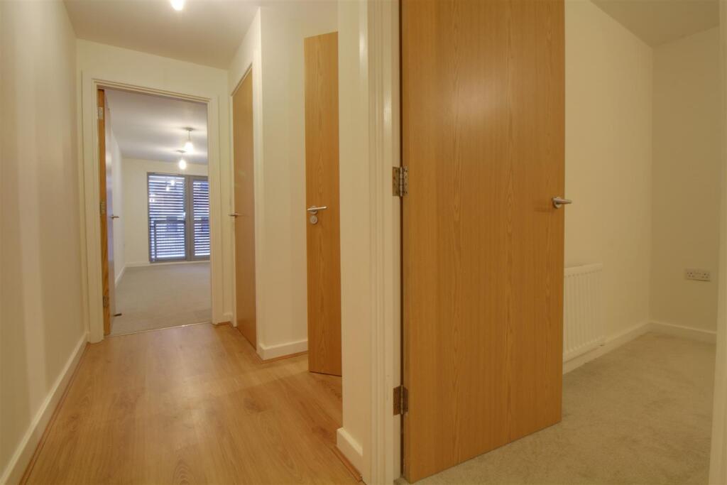 Apartment in Gloucester, Kings Barton - More