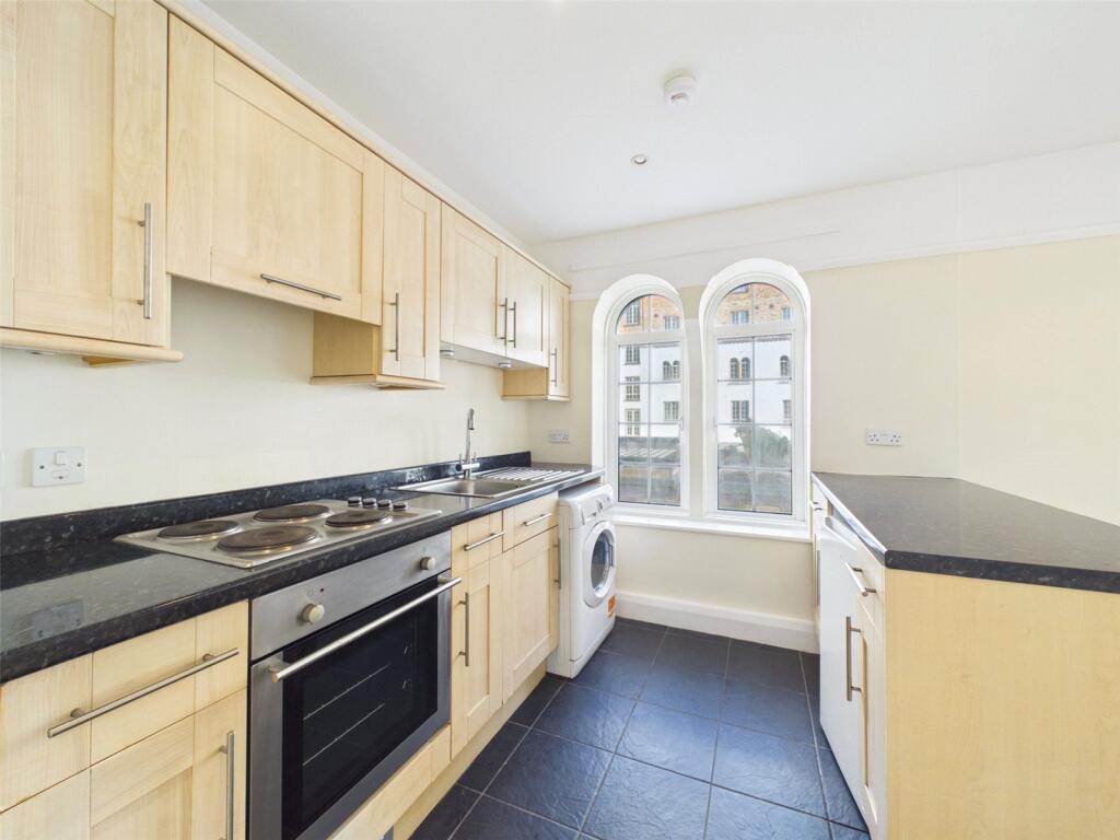 Apartment in Bournemouth, Boscombe - View 2