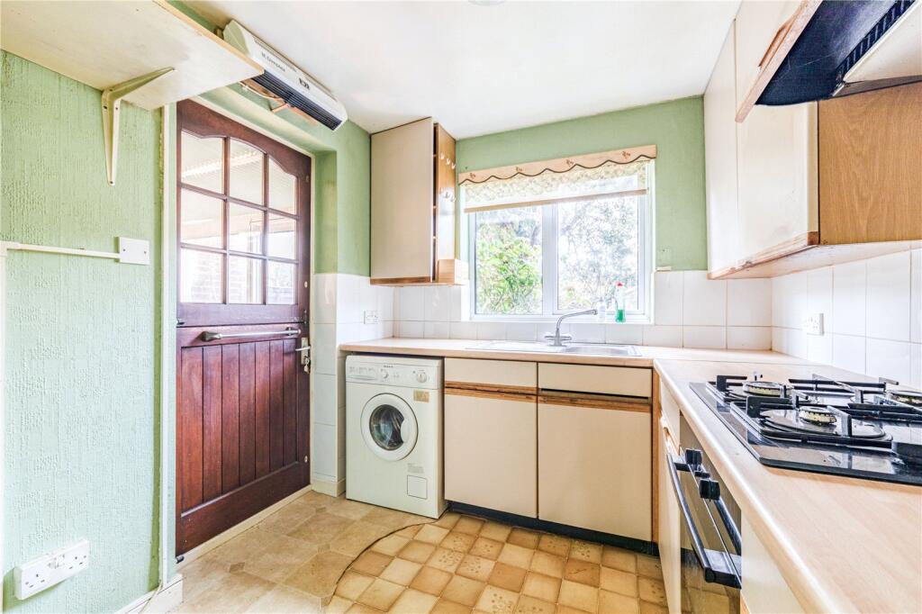 House in Woking, Byfleet - View 4