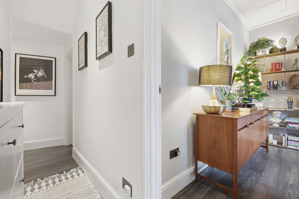 Apartment in London, Leytonstone - More