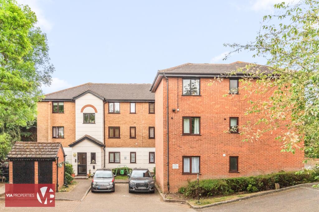 Main image of property: Parrotts Field, Hoddesdon, EN11