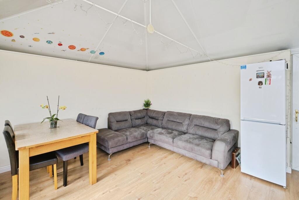 House in Birmingham, West Midlands - More