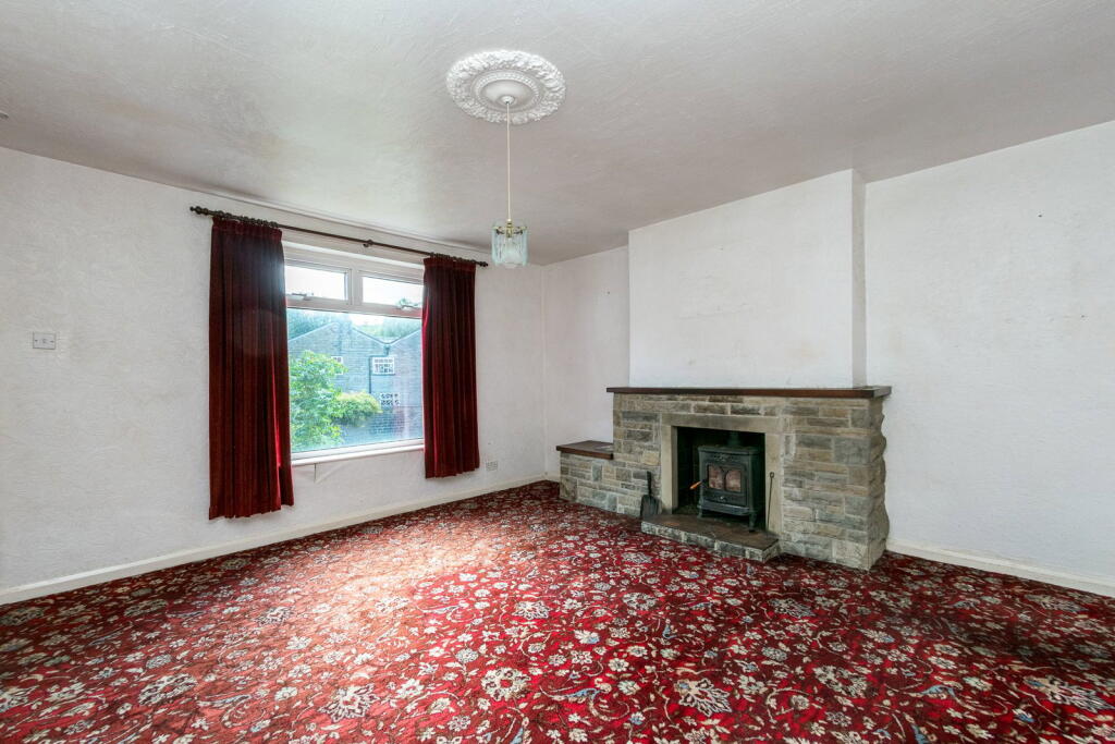 Turnshaw Road, Kirkburton, Huddersfield, HD8 photo 3