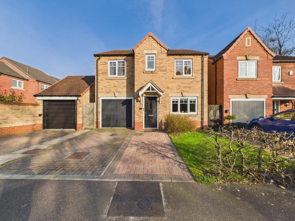 Main image of property: Hallcoate View, Hull, East Riding of Yorkshire, HU8 9EJ