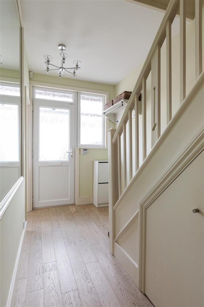 Cherrydown Avenue, Chingford - More