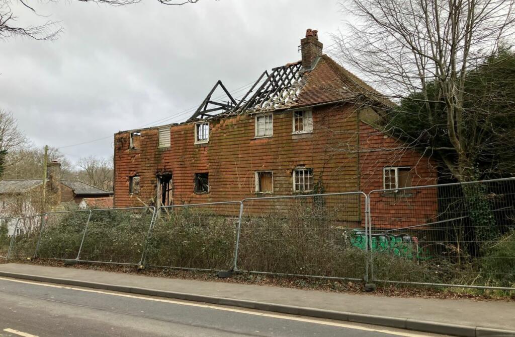18-20 Lewes Road, Ridgewood, Uckfield, TN22 5SN photo 2
