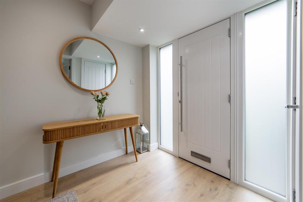 27 Errington Road photo 3