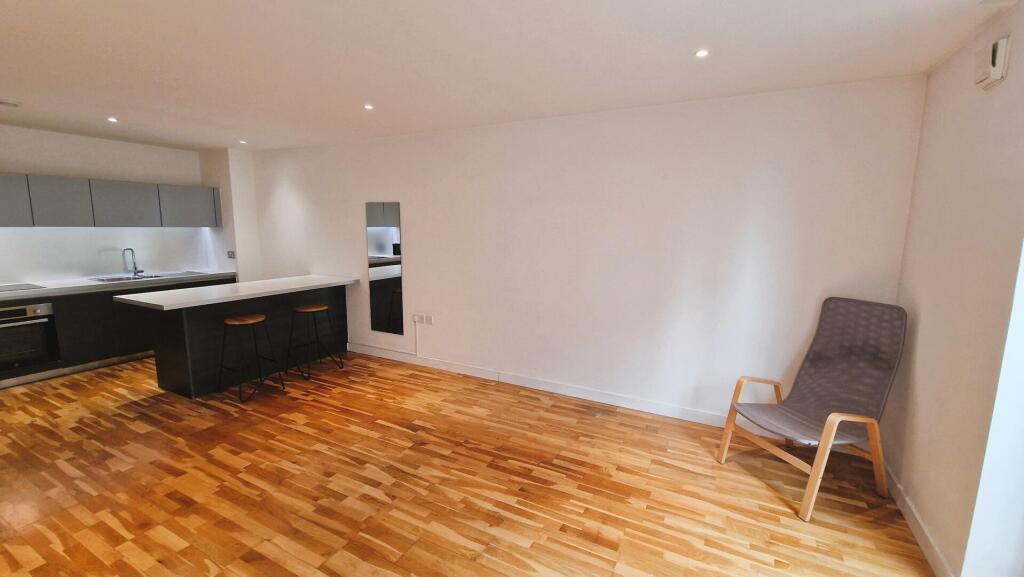 Apartment in Manchester, Piccadilly, City Centre - View 5