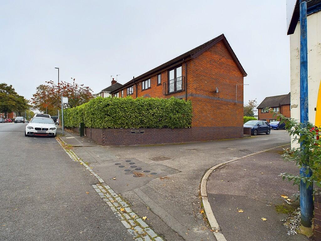 Apartment in Stoke-on-Trent - View 2