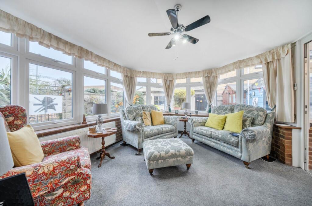 Slade Green Road, Erith, DA8 2JG photo 4