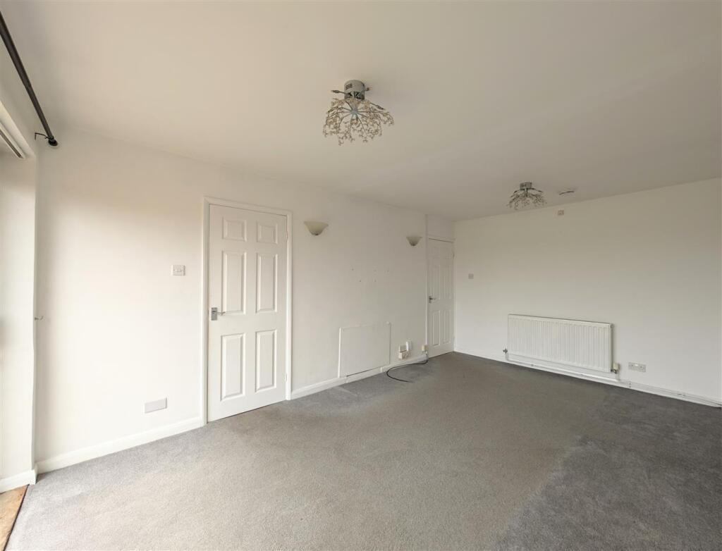Glencairn Avenue, Tuffley, Gloucester photo 4