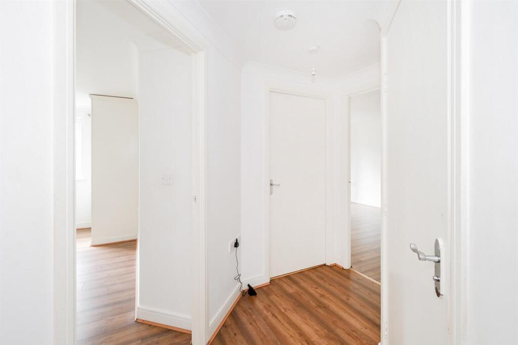 Lockwood Place, Chingford photo 2