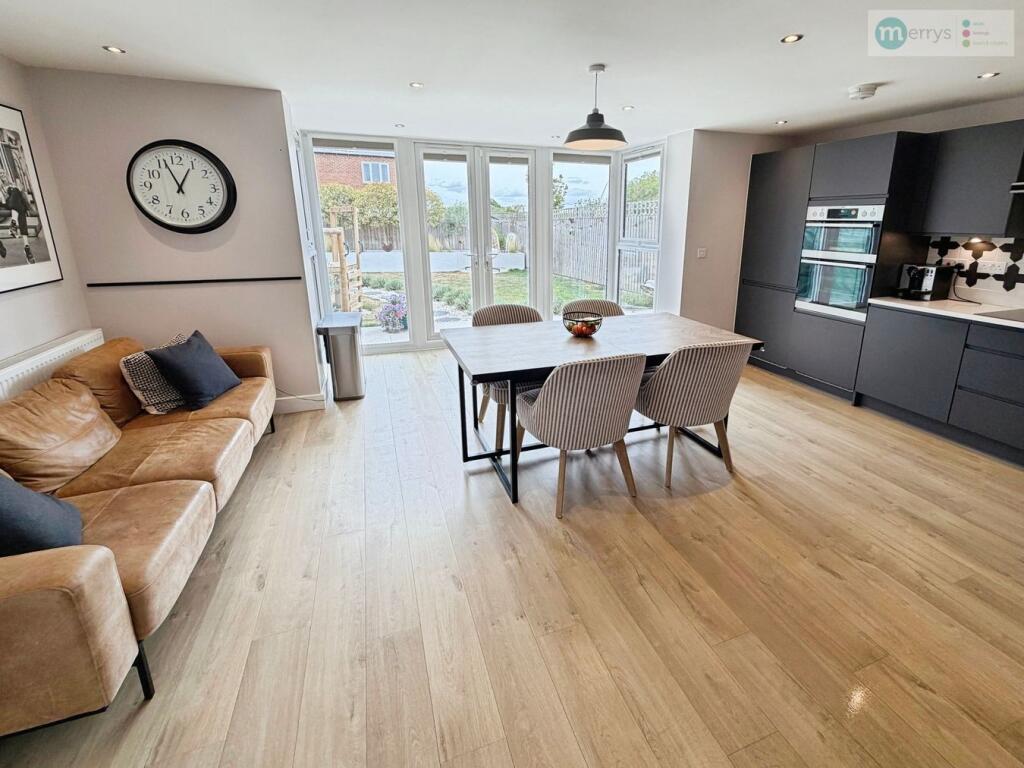 House in Irthlingborough, North Northamptonshire - More