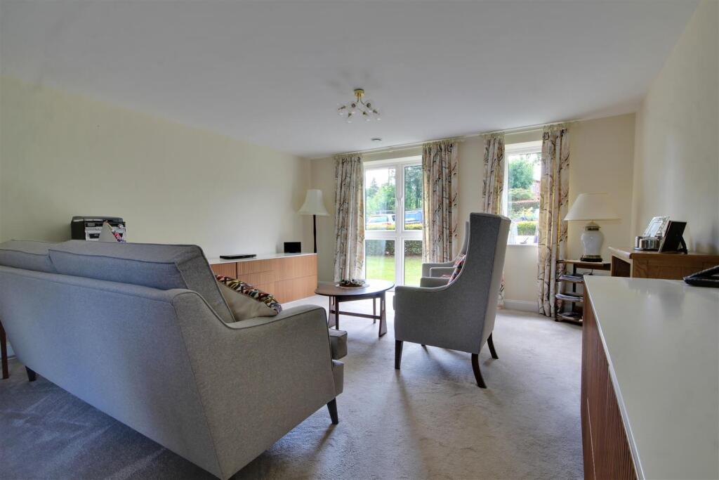St Andrews Court, Molescroft, Beverley photo 2