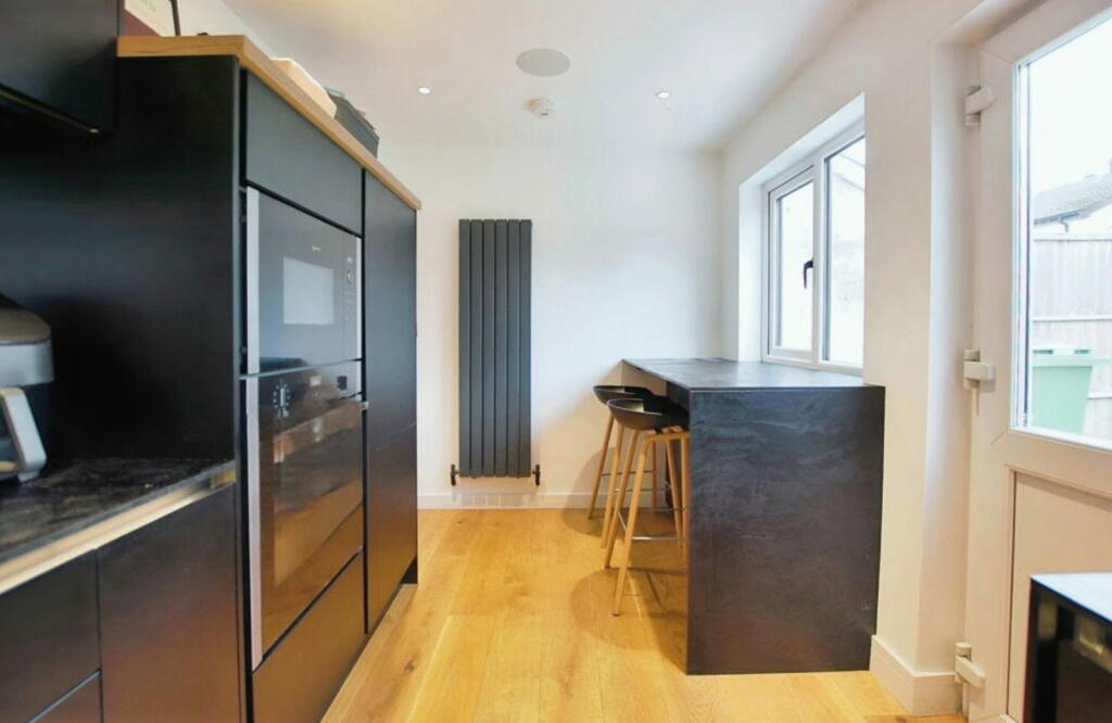 House in Gloucester - View 5