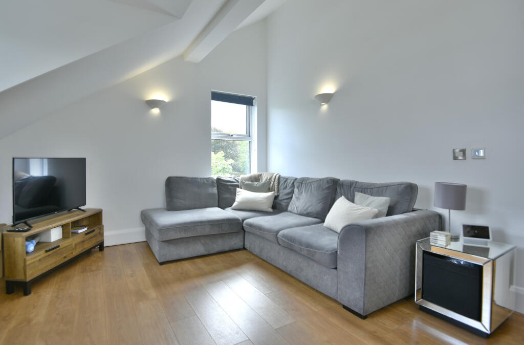 10, Ryley Mount, Stockport photo 3