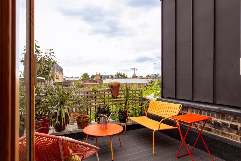 House in London - View 5