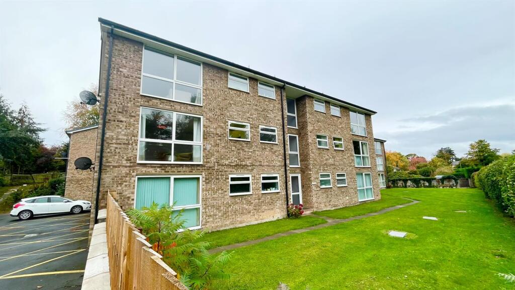 2-bed flat on Brickfield Flats, The Mount, Shrewsbury, £165,000