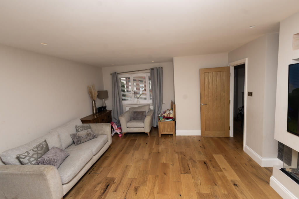 Birch Lane, Dukinfield, SK16 5AP photo 5