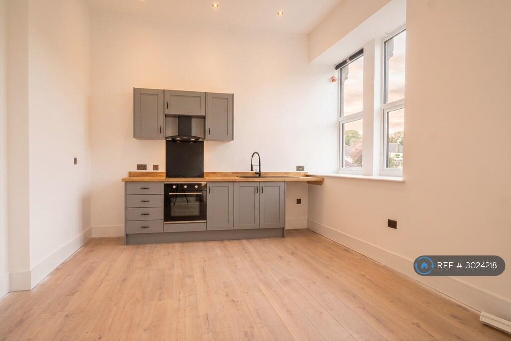 Apartment in Calderdale, West Yorkshire - View 4