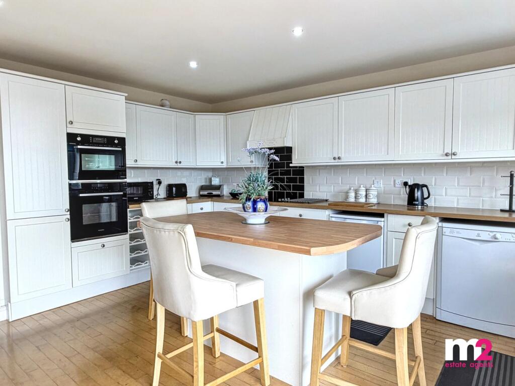 House in Newport - View 4