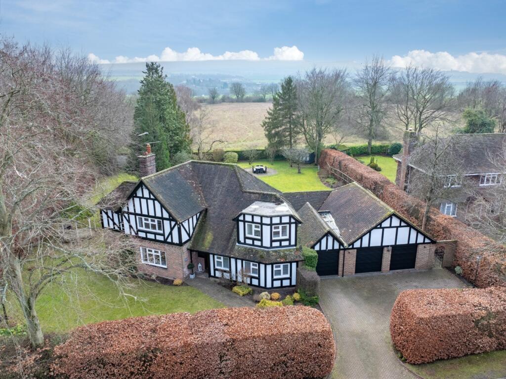 Main image of property: The Avenue (Private Road), Dunstable, Beds, LU6 2AA