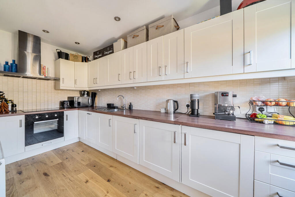 Apartment in London - View 5