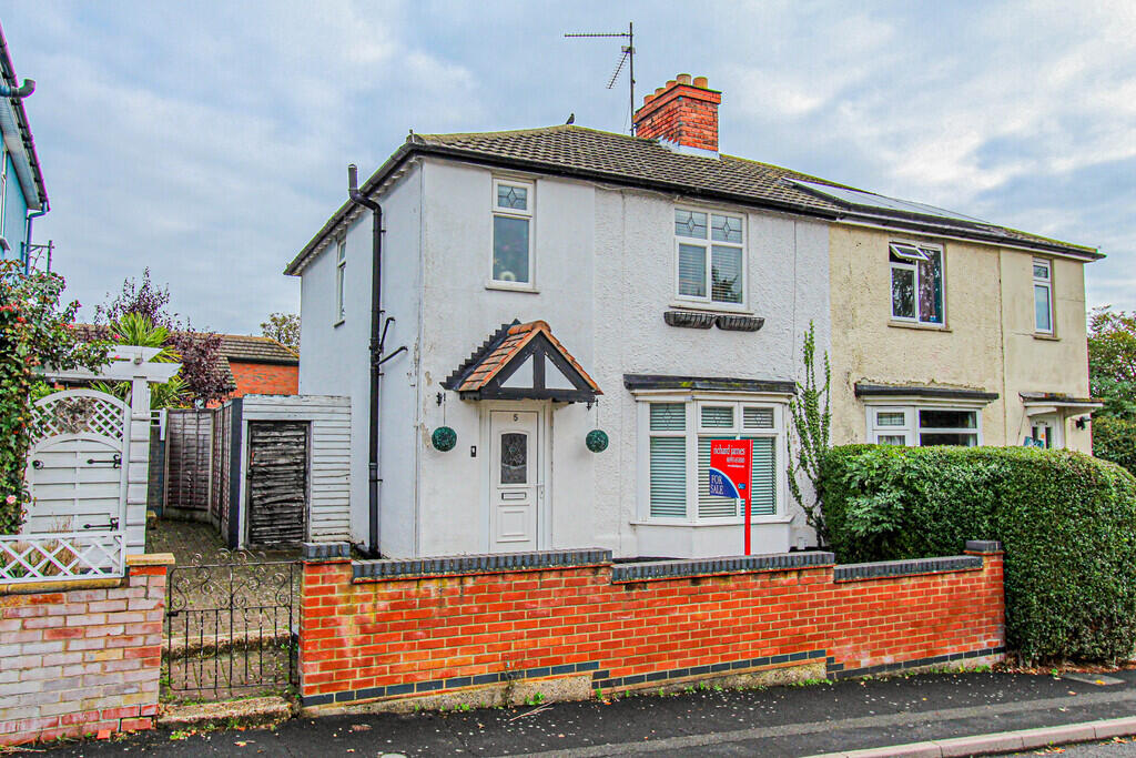 3-bed semi-detached on Spencer Road, Irthlingborough, £220,000