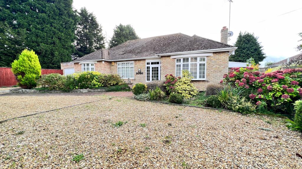 The Hawthorns, Barton Road, Wisbech, Cambridgeshire photo 2